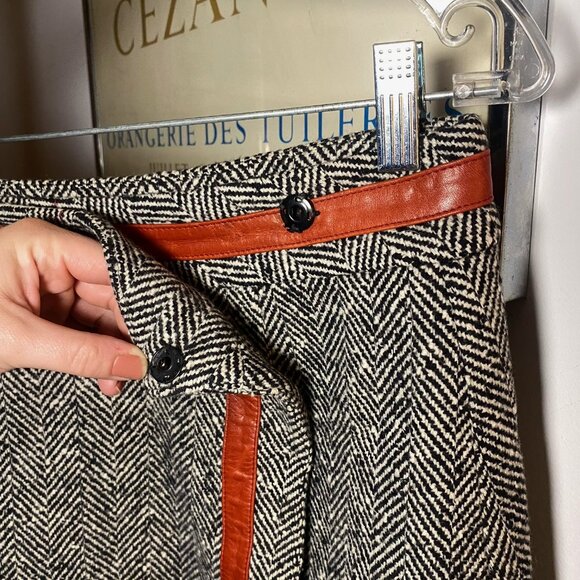 MARC JACOBS Runway 2000 Vintage Tweed Wrap skirt with red leather trim, very 60s - Picture 5 of 5